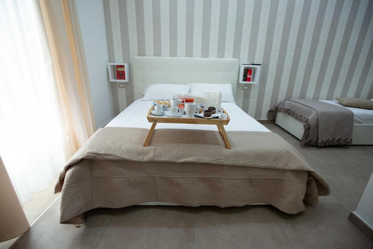 Philip Royal Bed & Breakfast Napoli Bagian luar foto