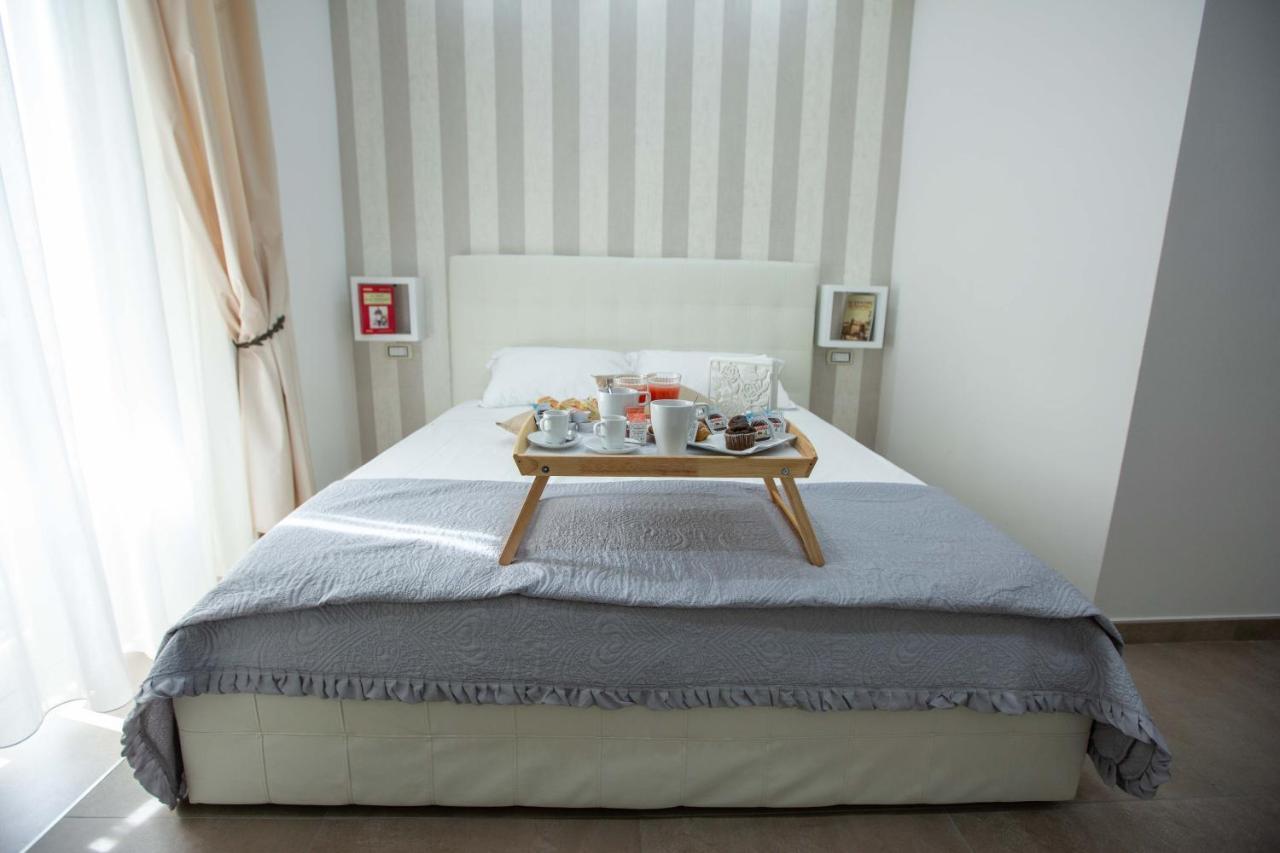 Philip Royal Bed & Breakfast Napoli Bagian luar foto