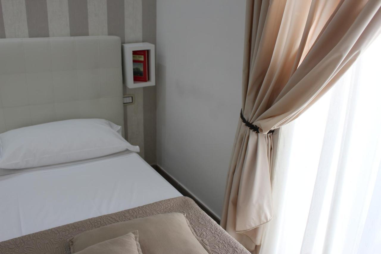 Philip Royal Bed & Breakfast Napoli Bagian luar foto